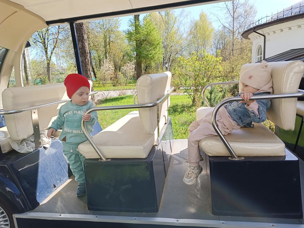 Dasha_Danya.jpg Dasha_Danya.jpg